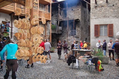 In bici alla Sagra della Mela e dellUva di VILLA DI TIRANO