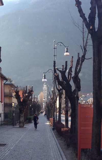 Il Viale Italia di TIRANO brilla di nuova luce