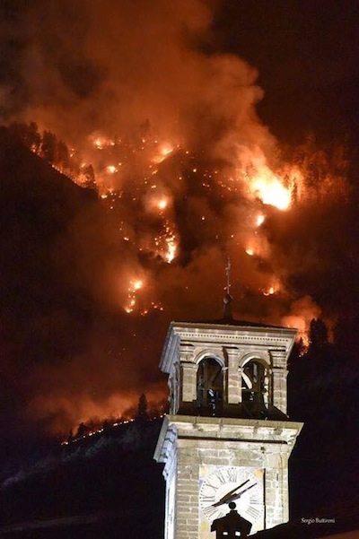 In VALCHIAVENNA si lotta contro il FUOCO