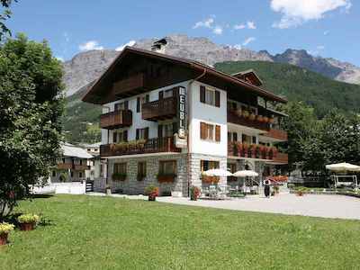 Abbraccio caloroso nel Cuore di Bormio