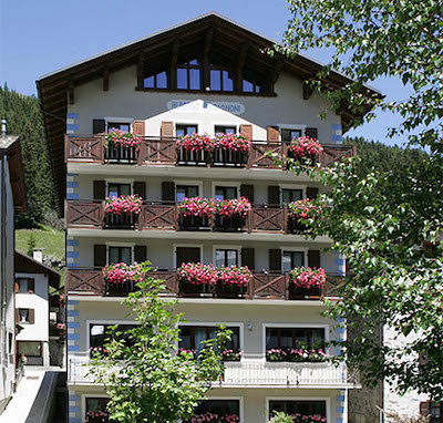 Santa Caterina, neve candida e sentieri profumati