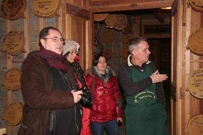 Paolo Massobrio in visita al Centro del Bitto storico 