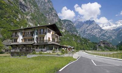 Bouldering sul Sasso Remenno in Val Masino