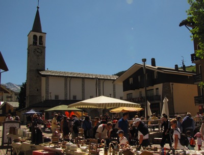 MADESIMO HA INAUGURATO I MERCATINI DELL’ANTIQUARIATO